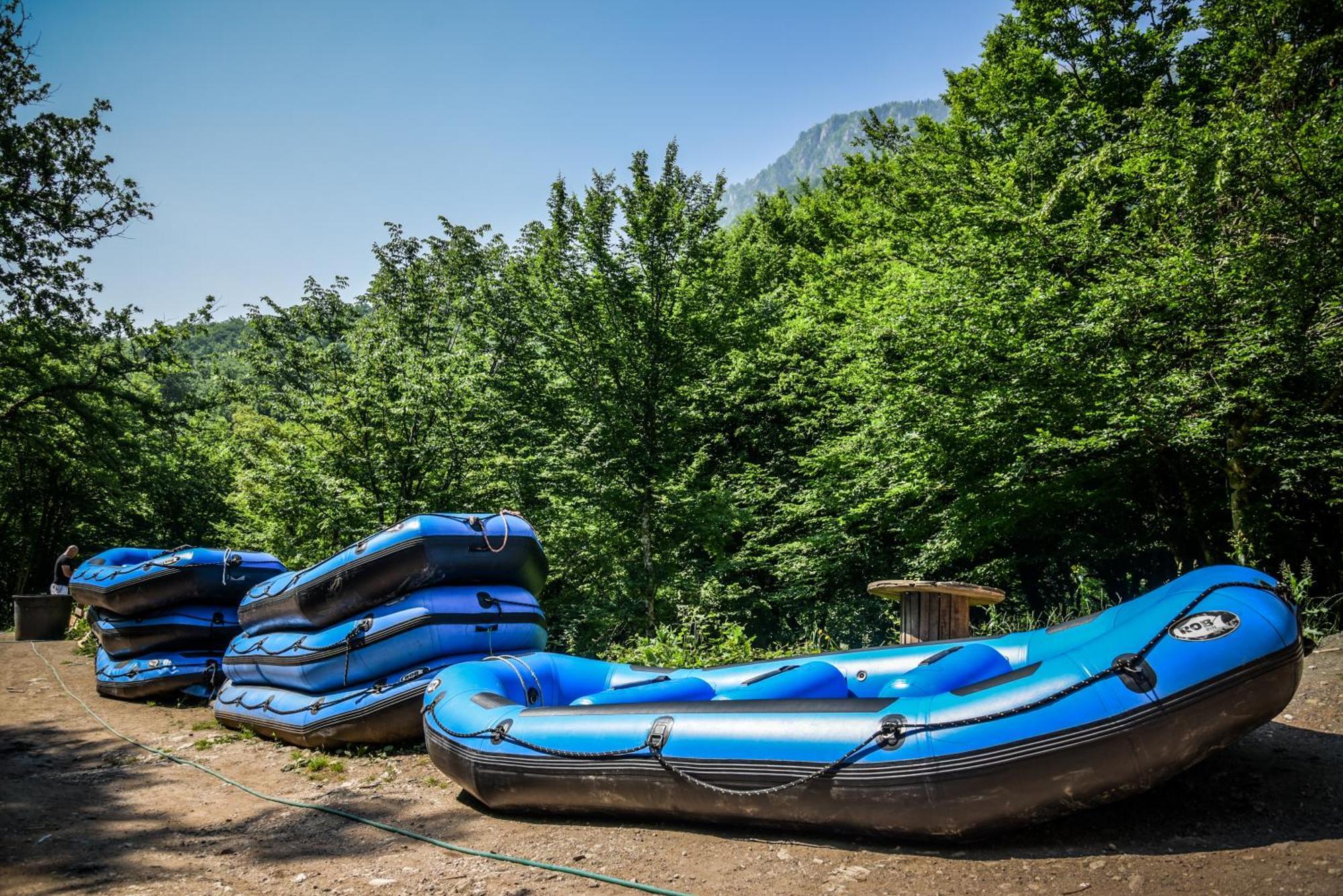 Camp Divlja Rijeka Hotell Hum Exteriör bild