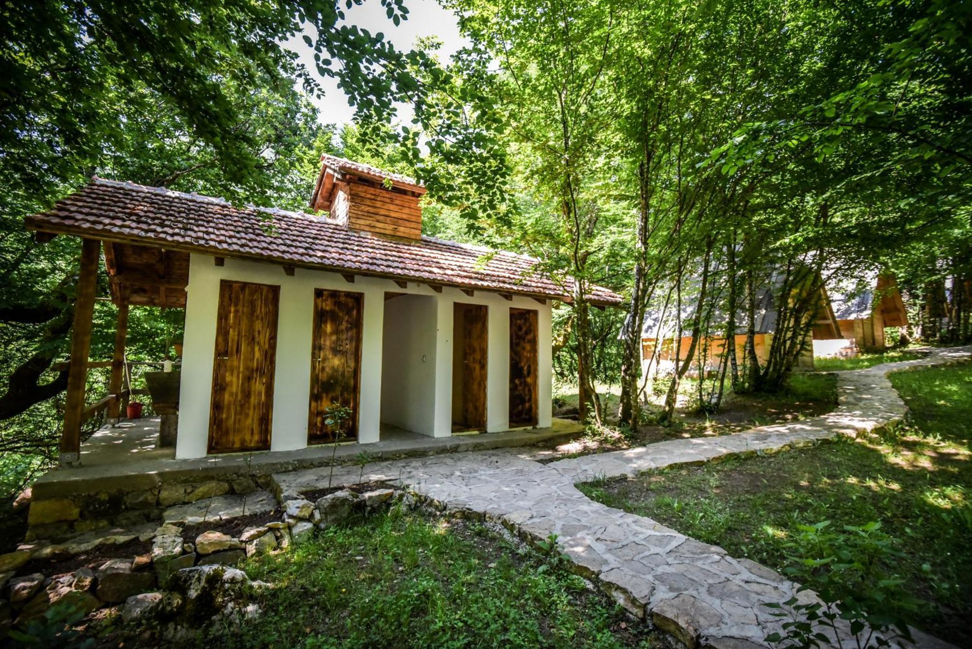 Camp Divlja Rijeka Hotell Hum Exteriör bild