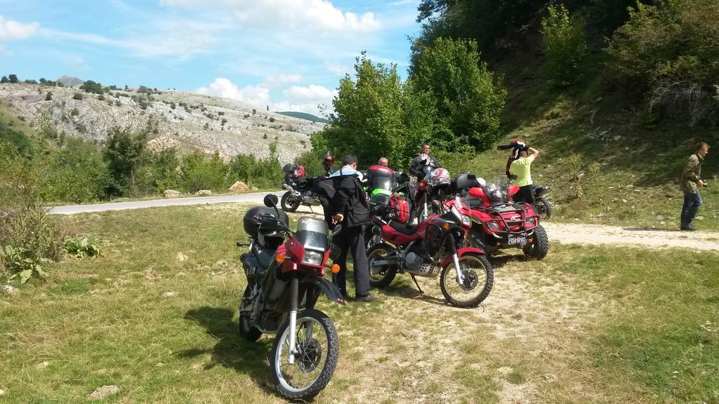 Camp Divlja Rijeka Hotell Hum Exteriör bild