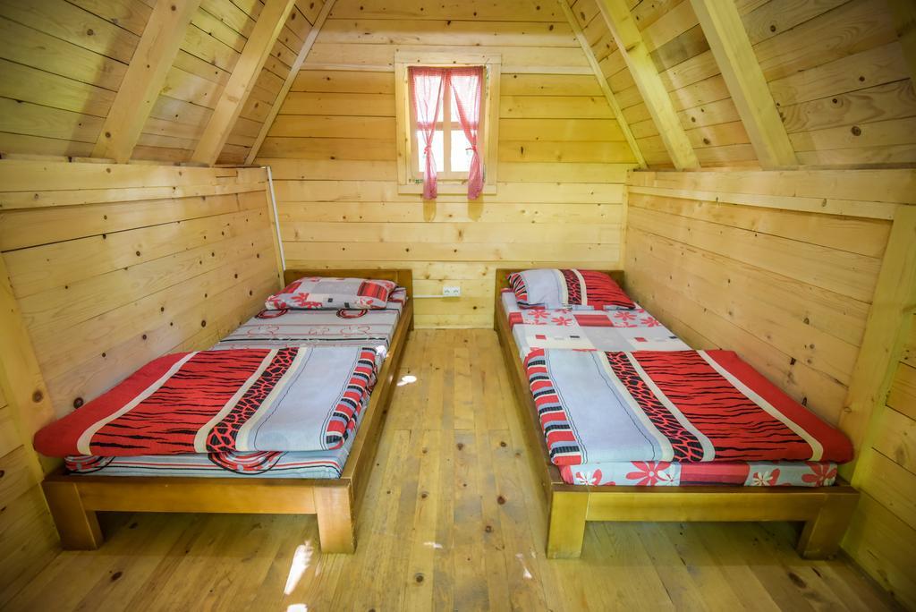 Camp Divlja Rijeka Hotell Hum Exteriör bild