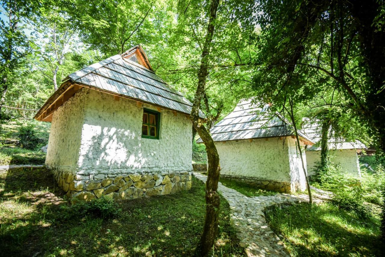 Camp Divlja Rijeka Hotell Hum Exteriör bild