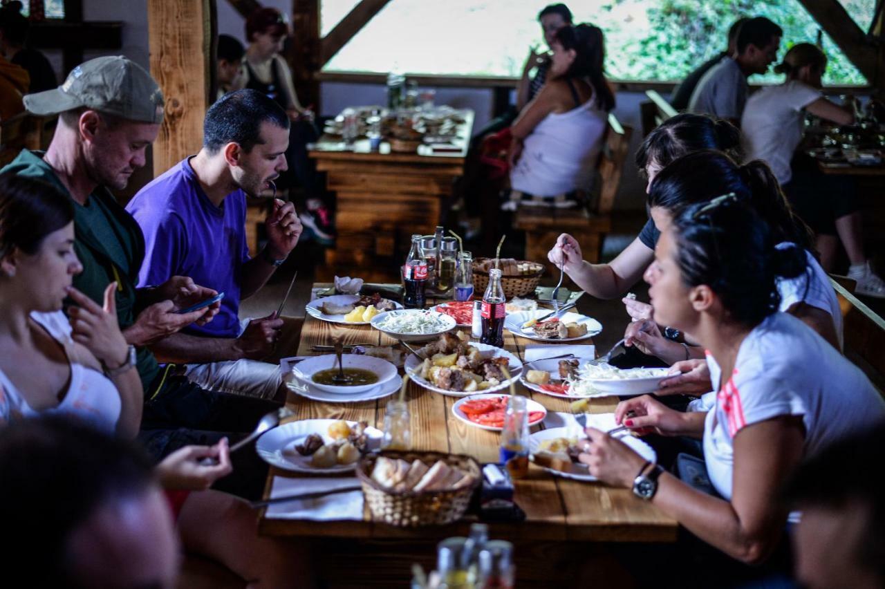 Camp Divlja Rijeka Hotell Hum Exteriör bild